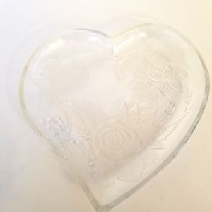 ✅#10055D Mikasa Heart Shaped Roses and Hummingbird Embossed Cristal Dish